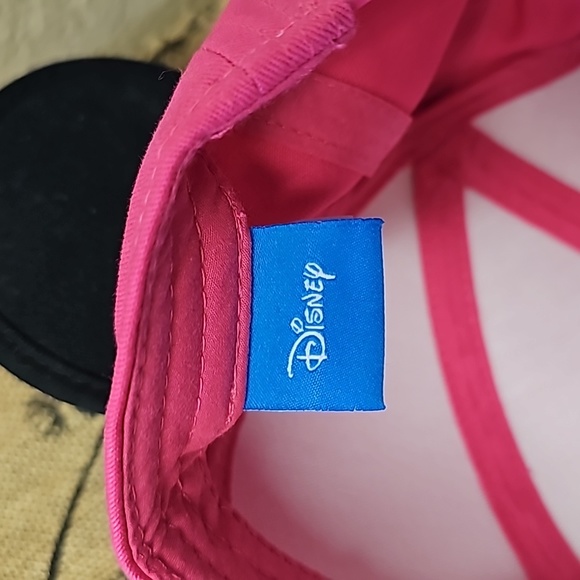 Minnie Mouse hot pink cap with ear & polka-dots bow in gently worn condition - Picture 4 of 6